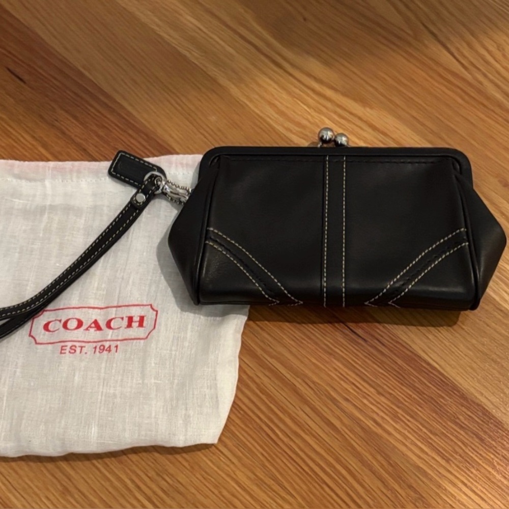 Coach Black Leather kiss lock Wristlet wallet